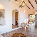 Apolis Deluxe Villa